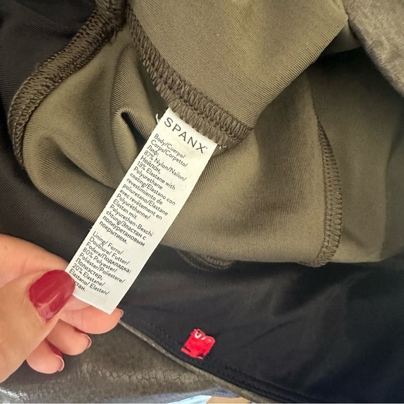 SPANX Faux Leather Croc Shine Leggings Darkened Olive Slimming Size Small - Picture 11 of 11